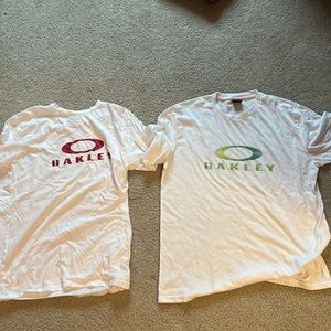 Great condition barely worn Oakley tee
